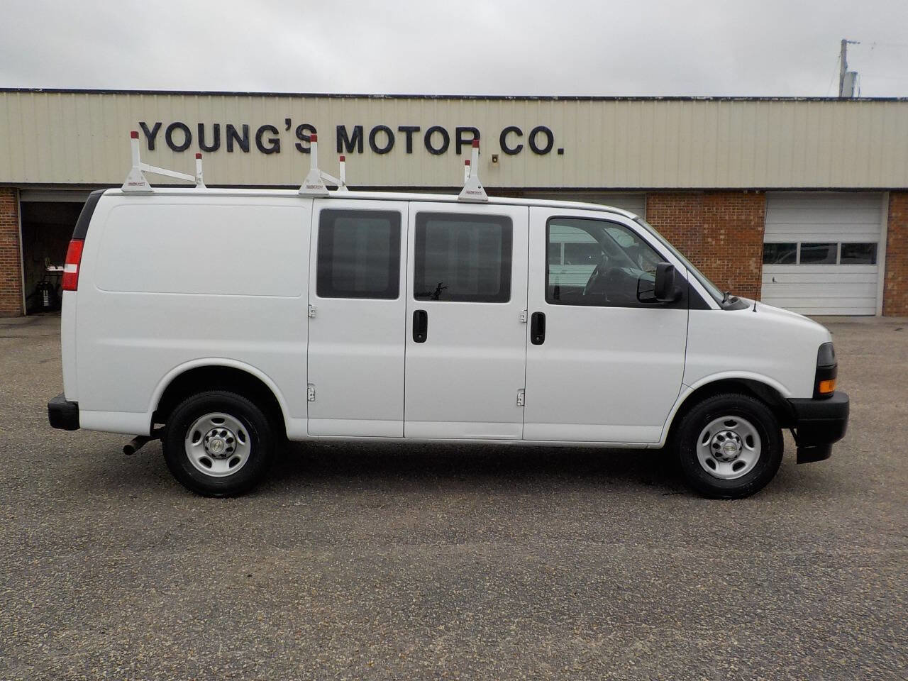 Used 2020 Chevrolet Express 2500 w/ Driver Convenience Package image 6