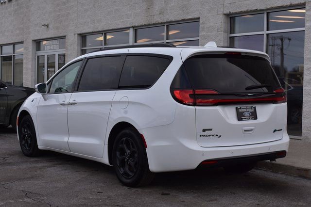 Used 2021 Chrysler Pacifica Limited w/ S Appearance Package image 4