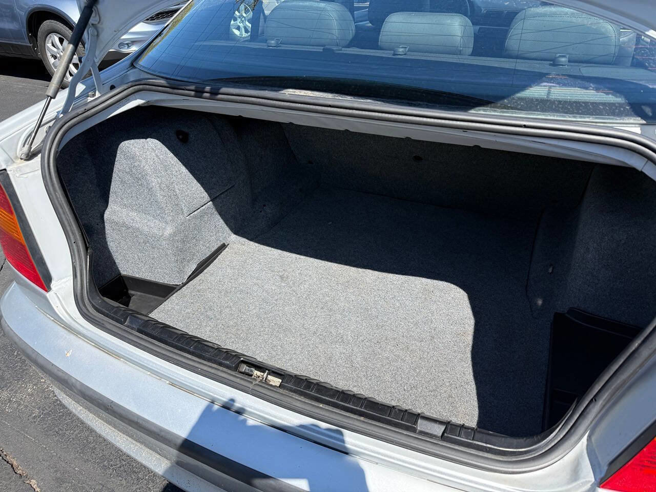 Used 2003 BMW 325i Sedan image 85