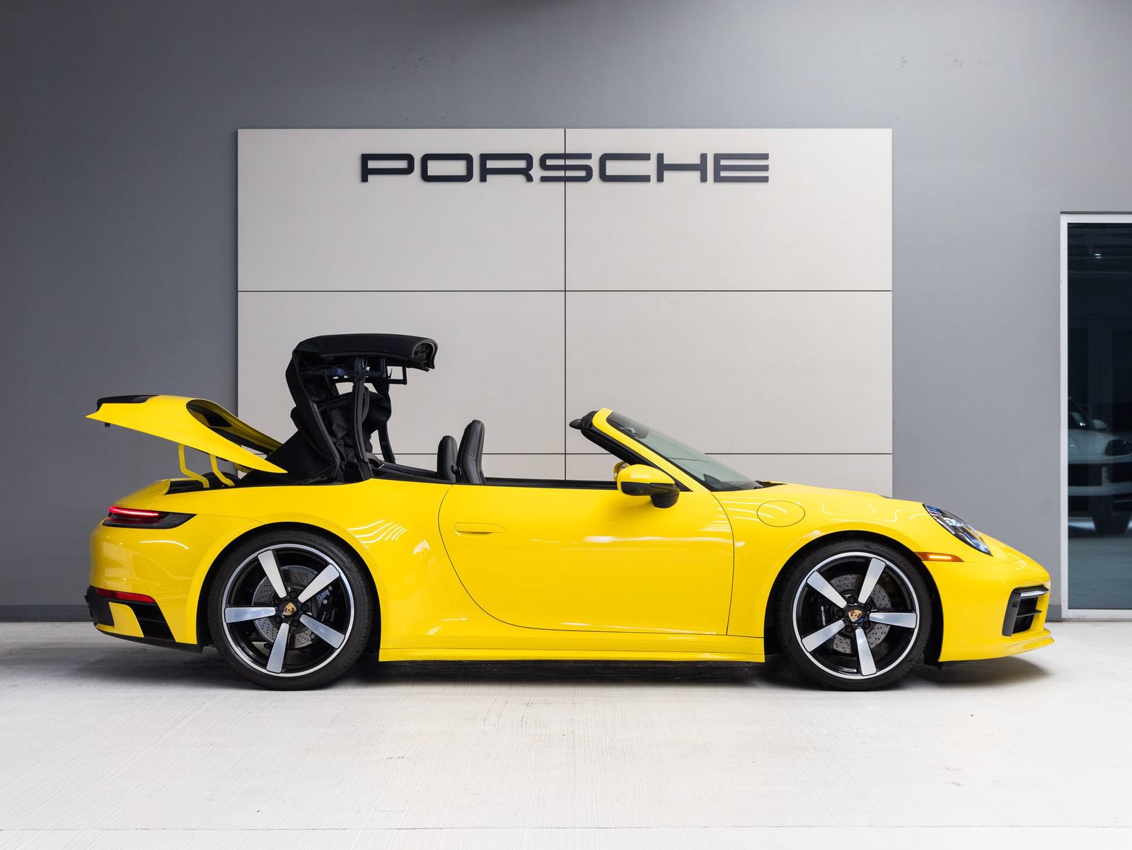Certified 2022 Porsche 911 Carrera S RWD image 9