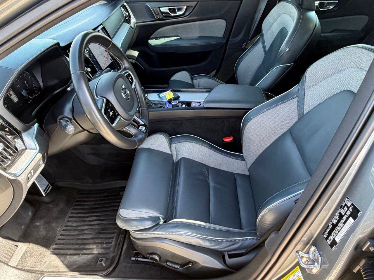 Used 2020 Volvo V60 T6 R-Design FWD image 26