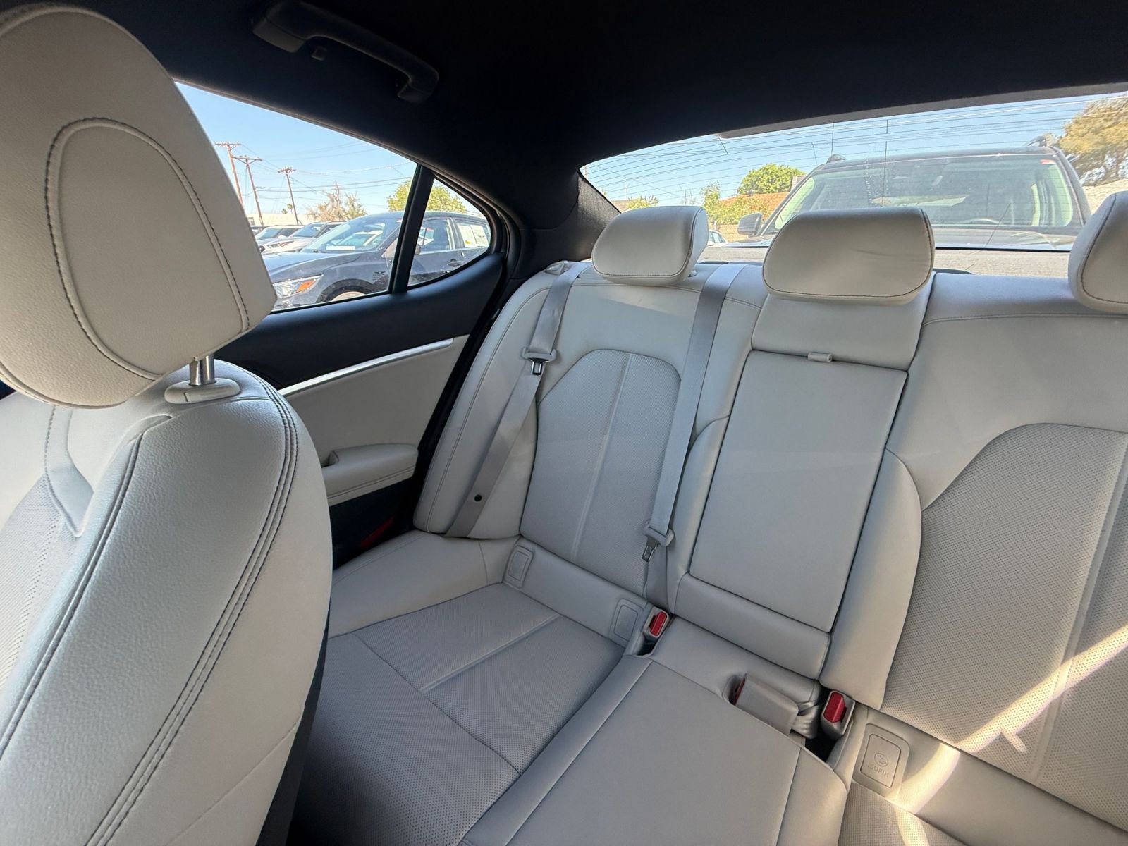 Used 2025 Genesis G70 2.5T image 39