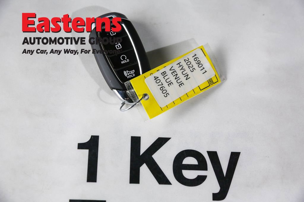 Used 2025 Hyundai Venue SEL image 26