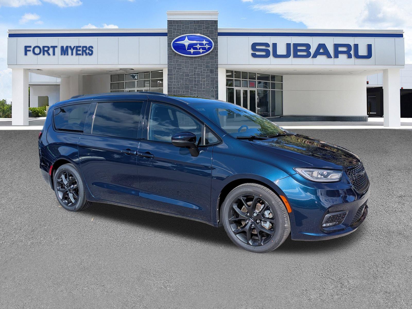 Used 2023 Chrysler Pacifica Touring-L w/ S Appearance Package