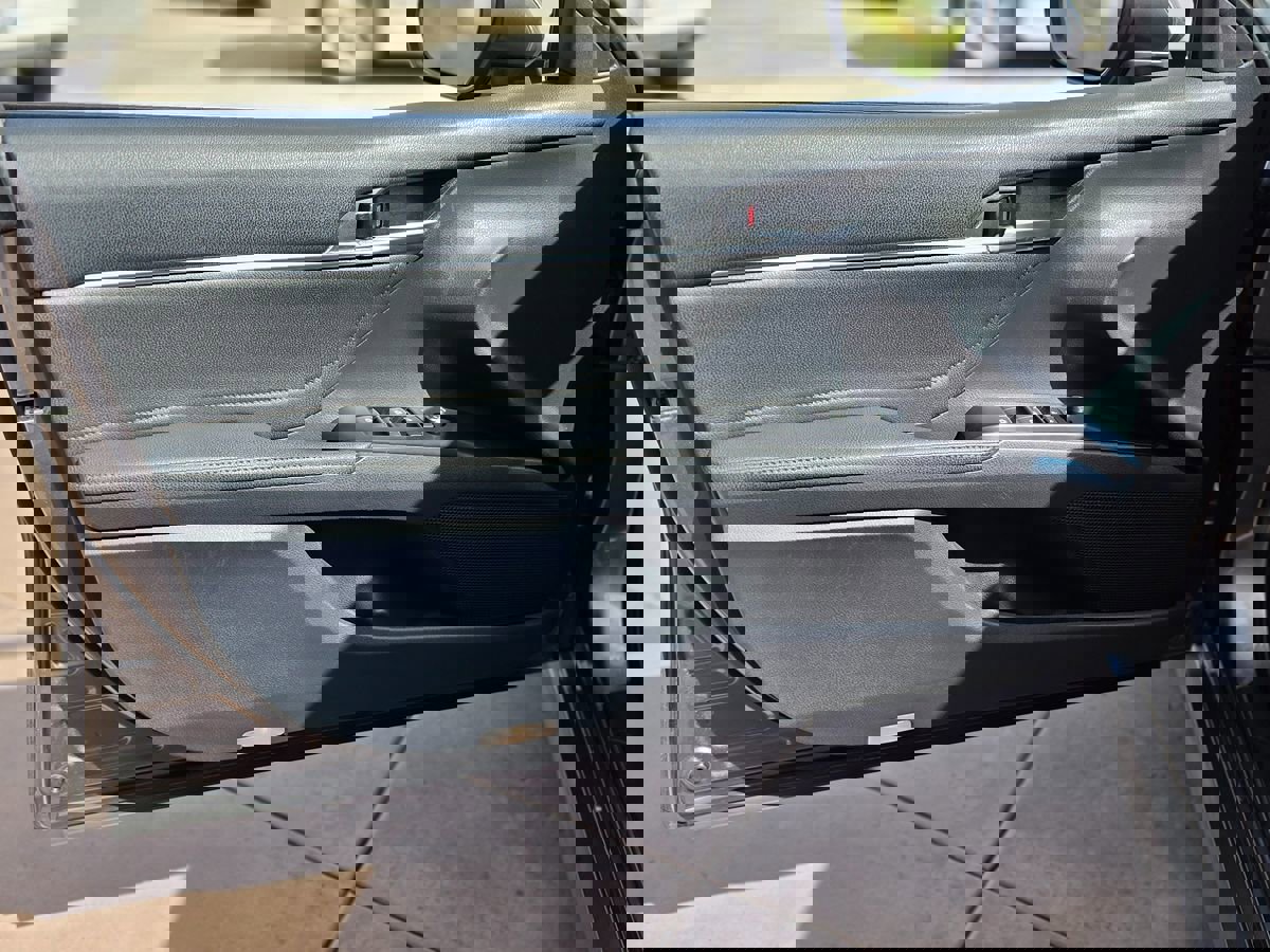 Used 2018 Toyota Camry XLE image 27