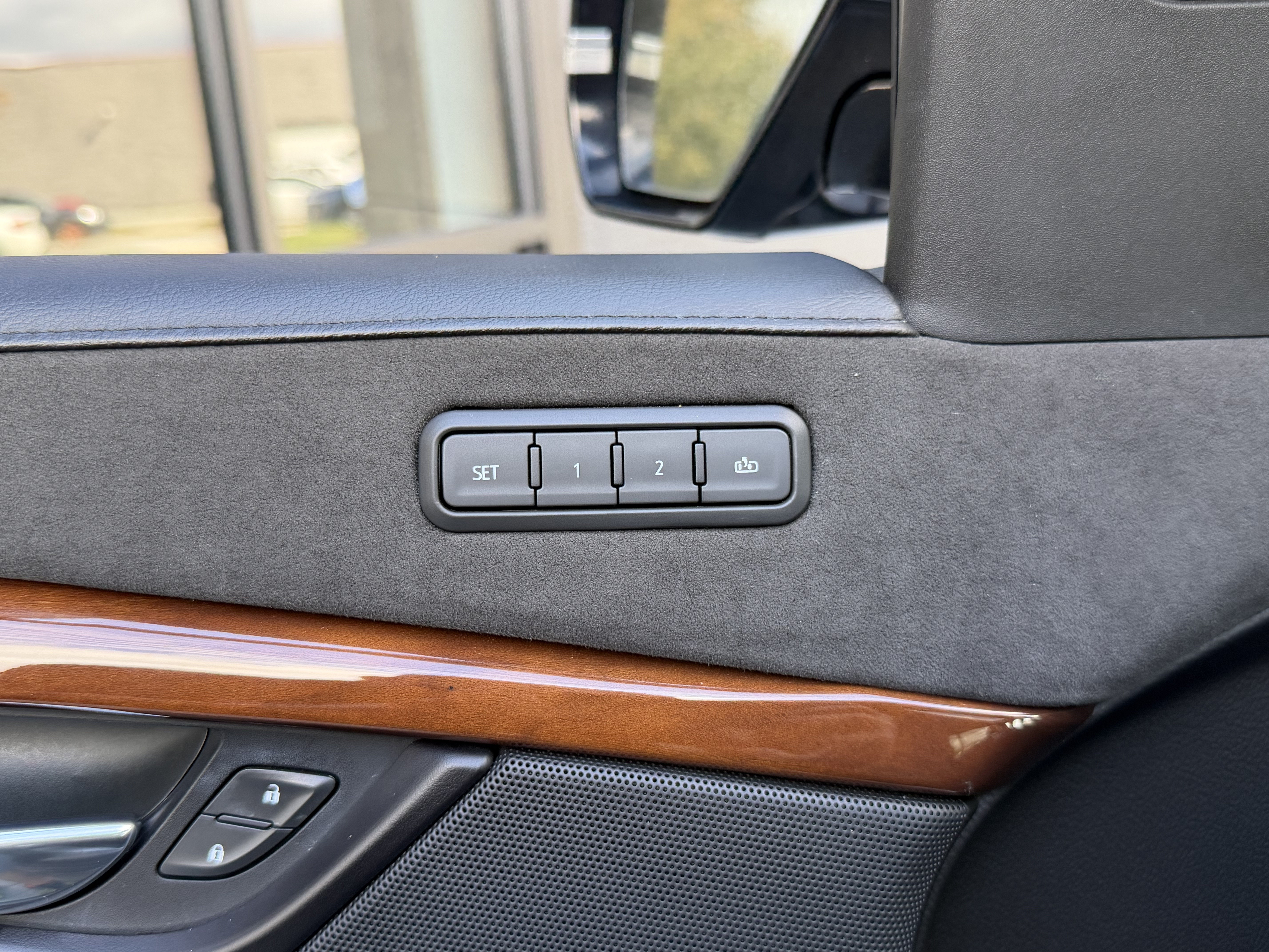 Used 2019 Cadillac Escalade ESV Luxury AWD/4WD image 30