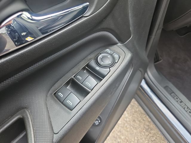 Used 2023 Chevrolet Equinox RS FWD image 11