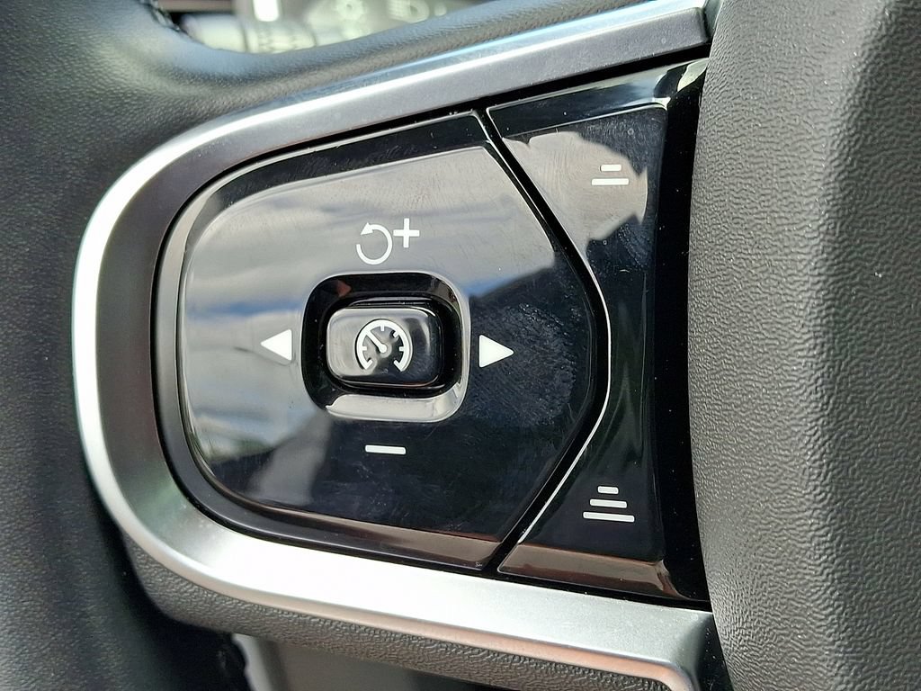 Used 2023 Volvo XC90 B5 Plus AWD/4WD image 24