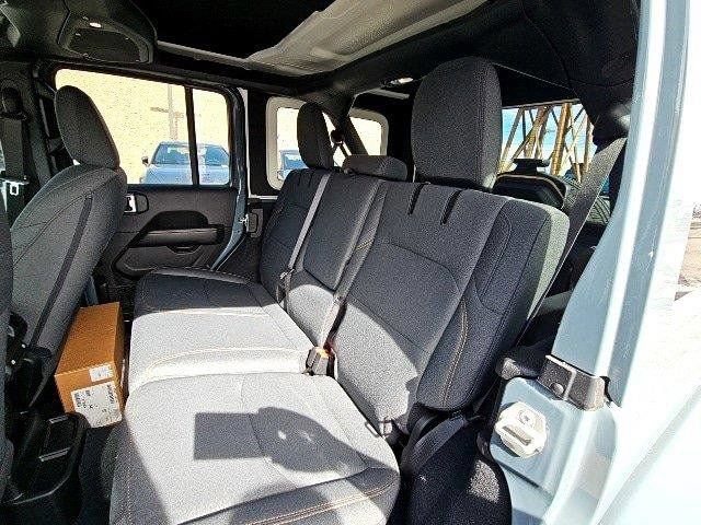 New 2024 Jeep Wrangler Unlimited Sahara w/ Technology Group AWD/4WD image 15