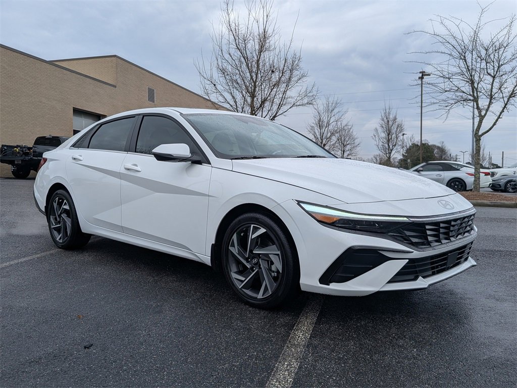 Certified 2025 Hyundai Elantra Limited image 2