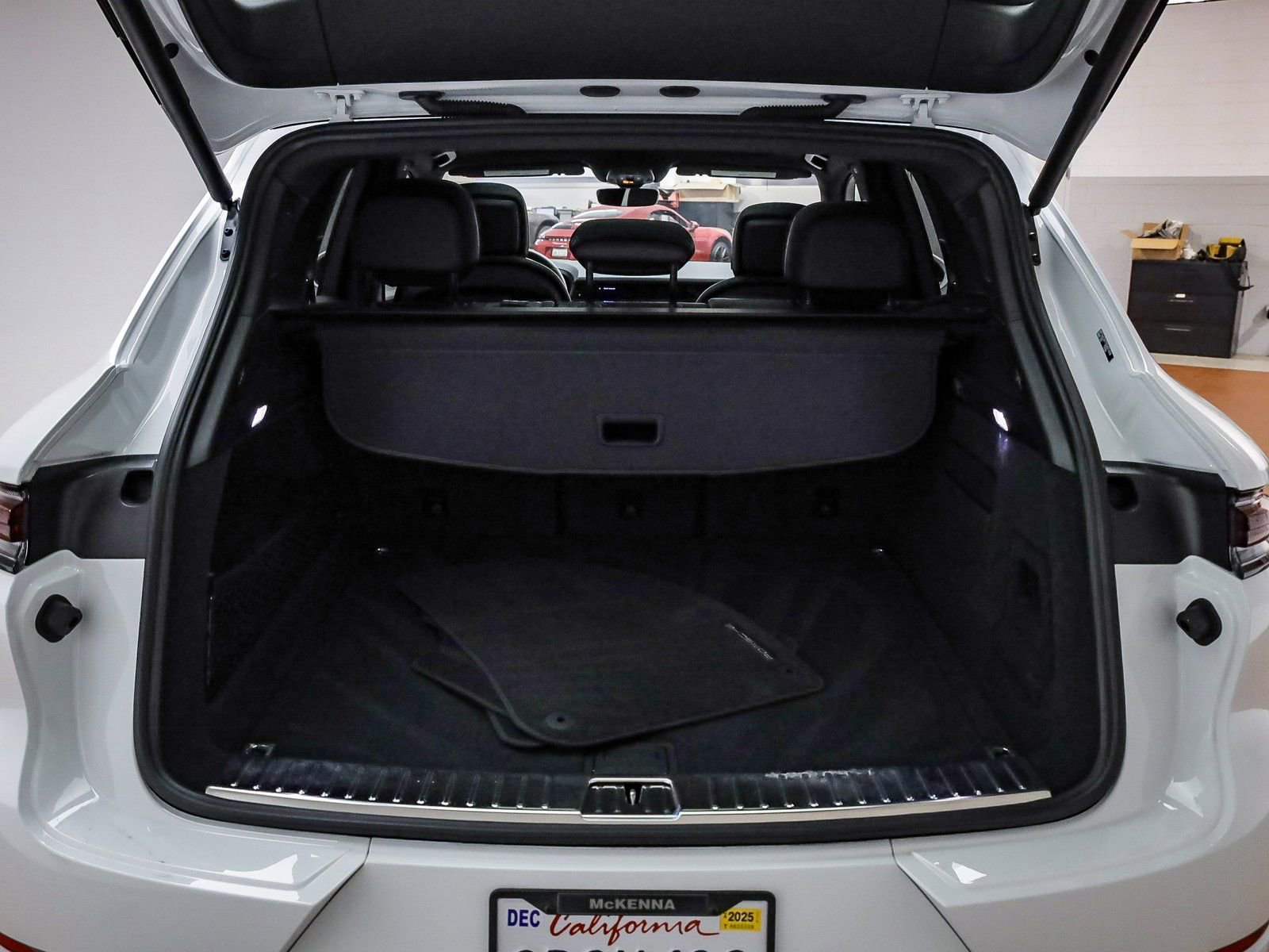 Certified 2025 Porsche Cayenne image 30