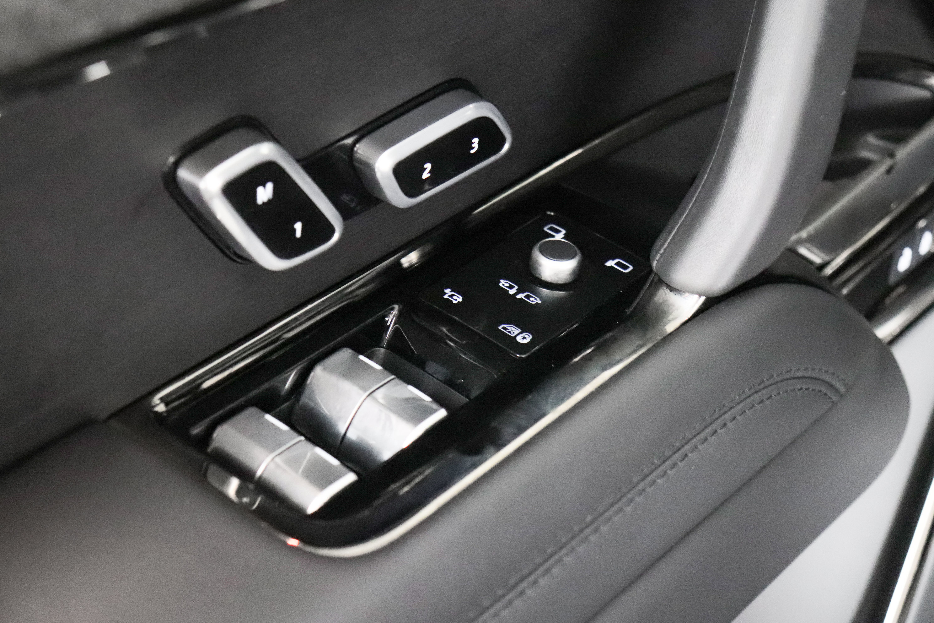Used 2024 Land Rover Range Rover Sport Dynamic SE AWD/4WD image 14