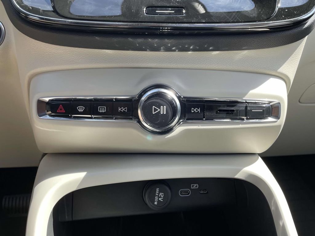 New 2026 Volvo XC40 B5 Plus w/ Protection Package Premier image 21