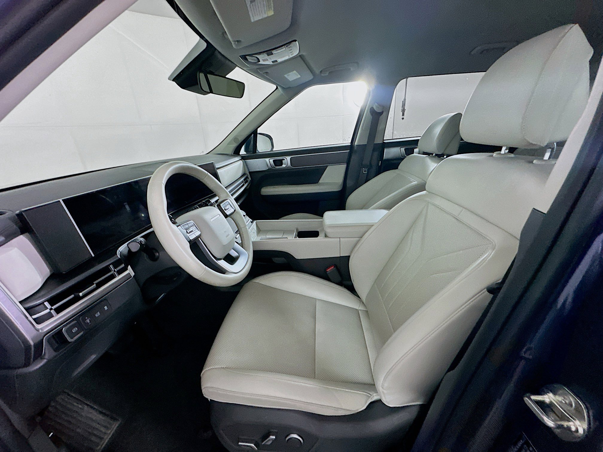 Used 2025 Hyundai Santa Fe SEL FWD image 13