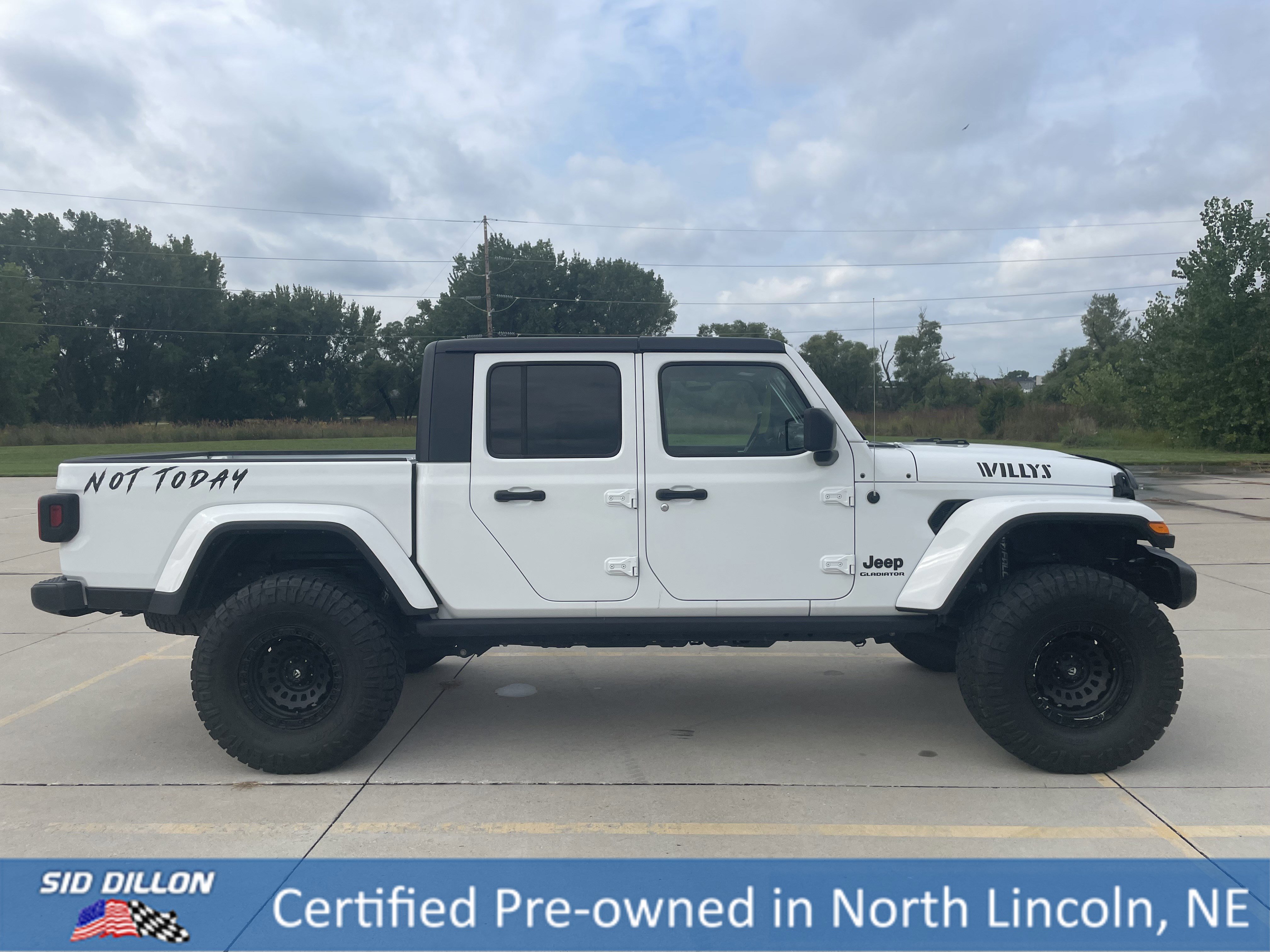 Used 2021 Jeep Gladiator Willys image 3