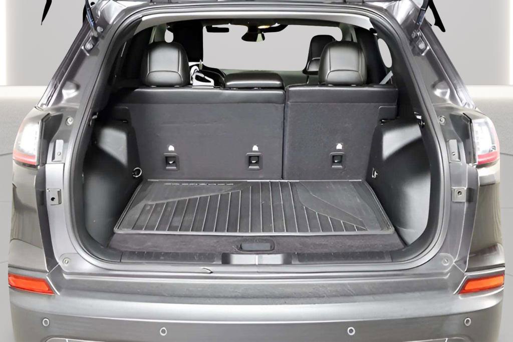 Used 2021 Jeep Cherokee Latitude Plus FWD image 10
