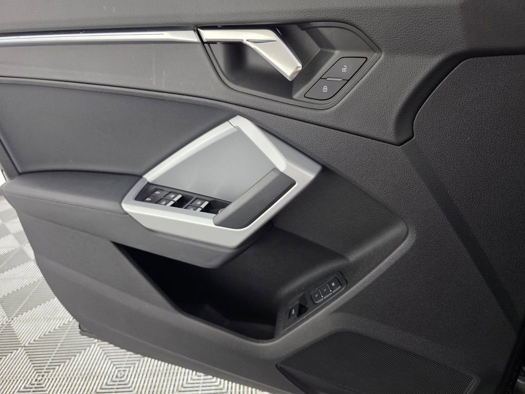 Used 2022 Audi Q3 2.0T Premium Plus w/ Premium Plus Package image 23