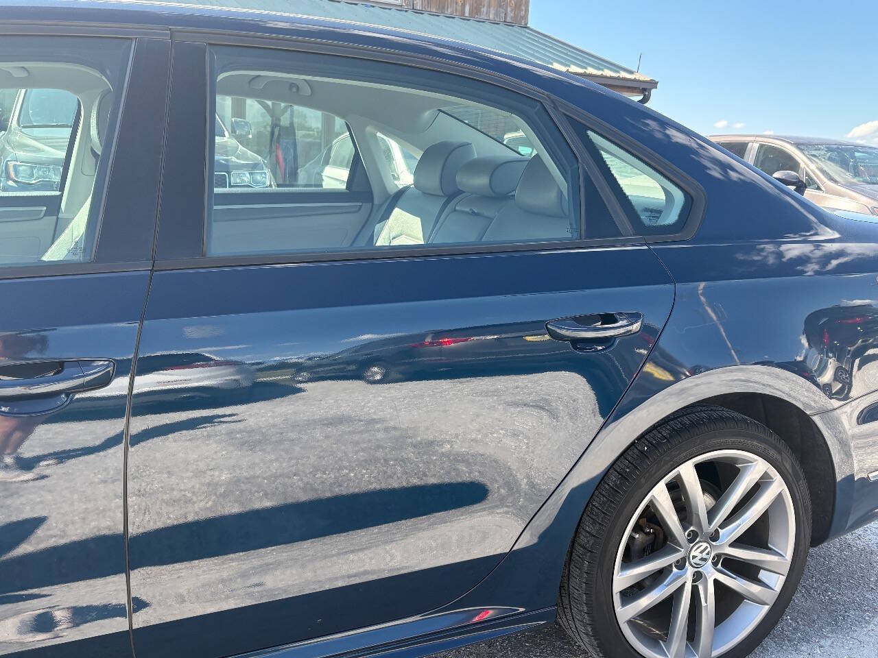 Used 2018 Volkswagen Passat 2.0T R-Line FWD image 6