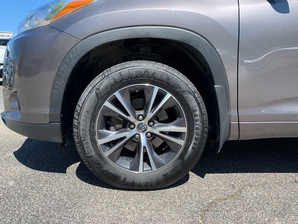 Used 2017 Toyota Highlander LE AWD/4WD image 35