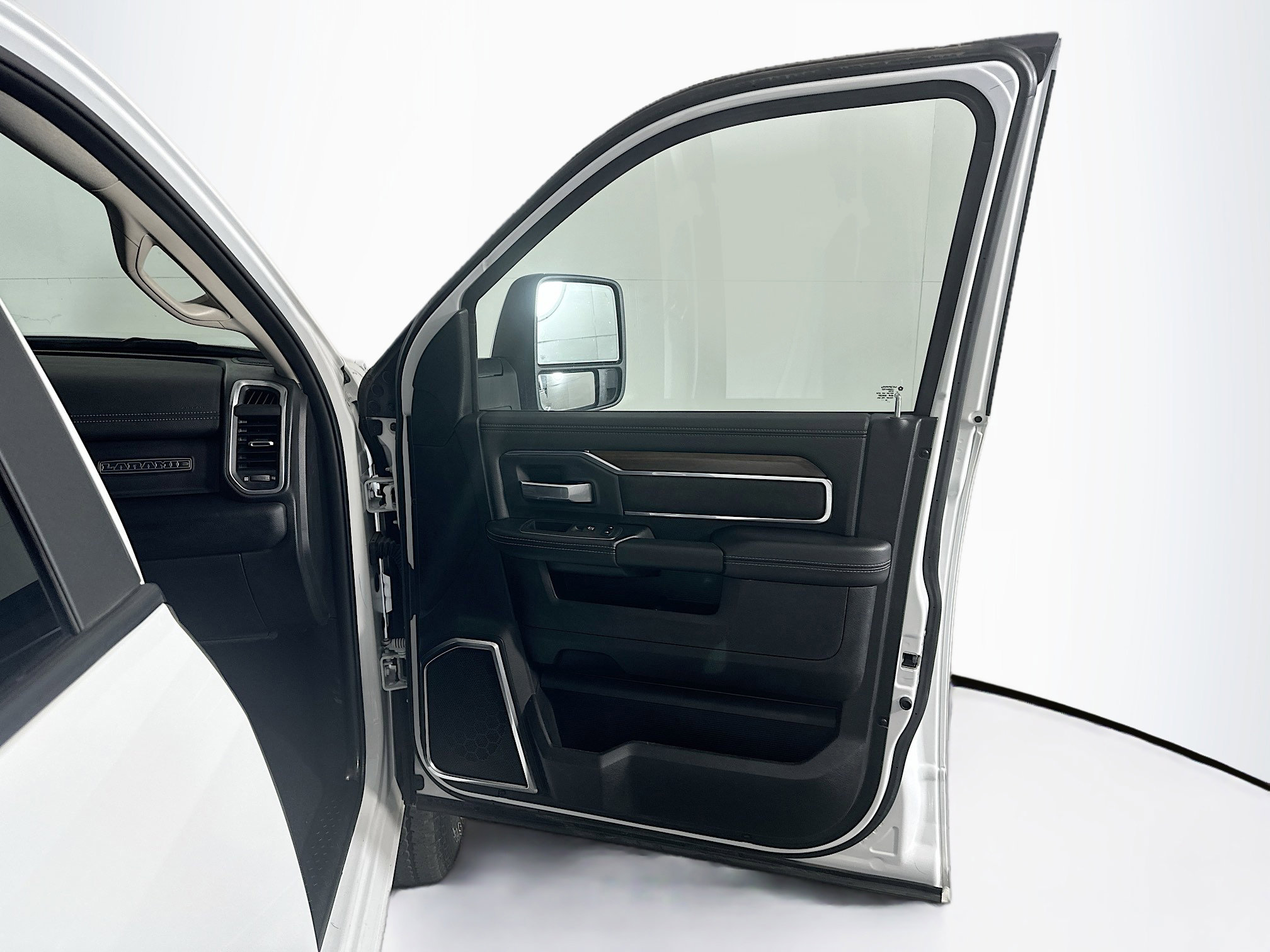 Used 2024 RAM 2500 Laramie w/ Safety Group image 33