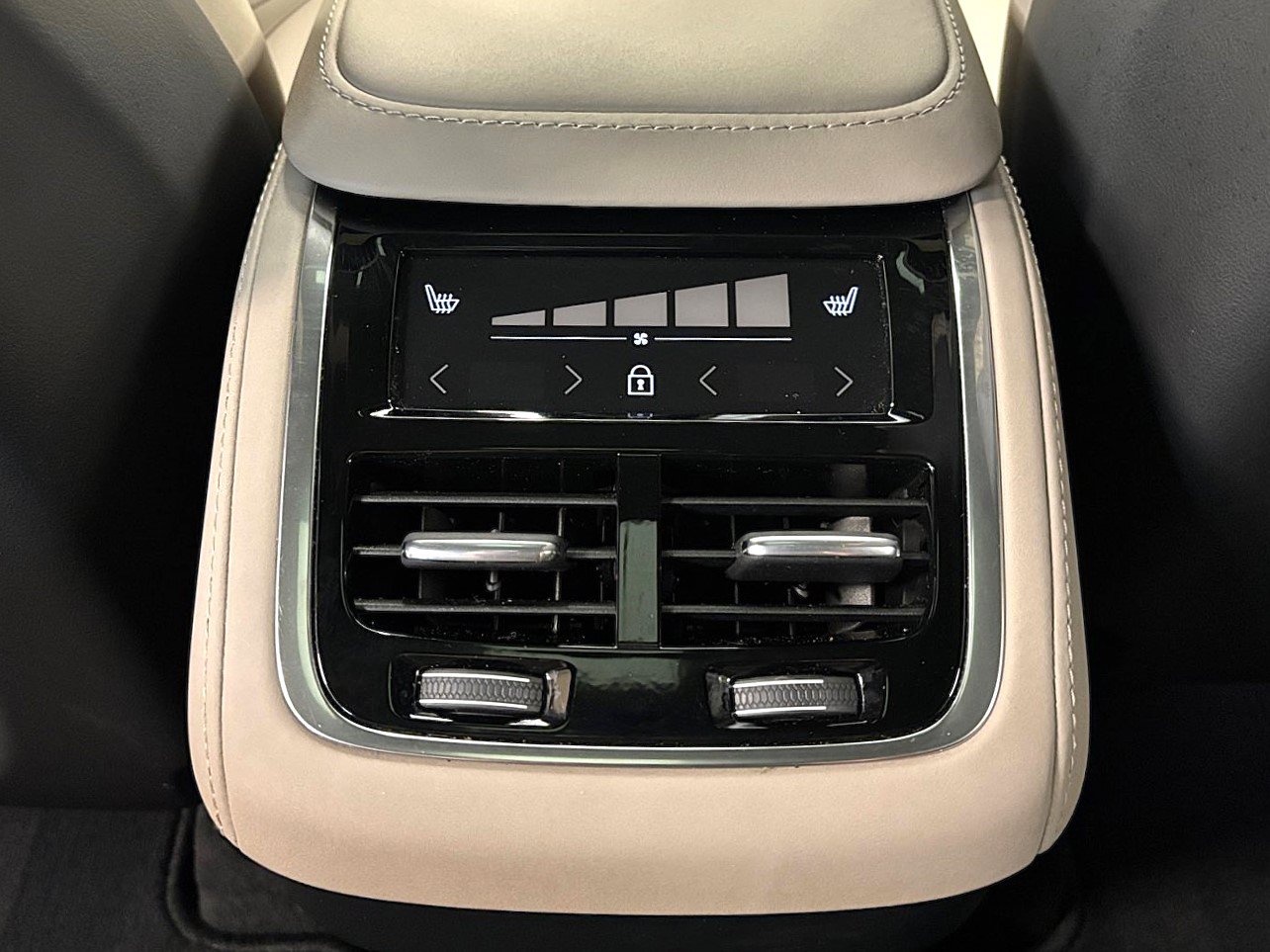 Used 2026 Volvo XC90 B6 Plus AWD/4WD image 35