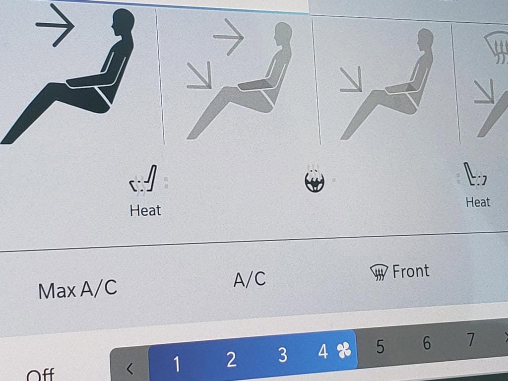 New 2026 Chrysler Voyager LX FWD image 23