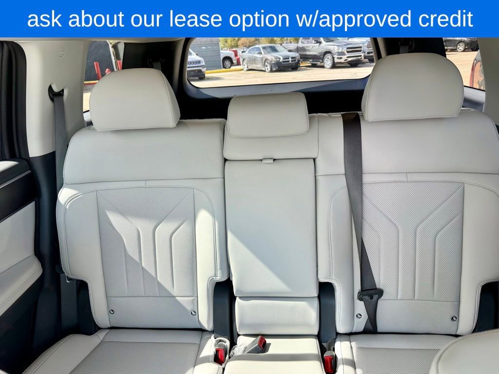 Used 2025 Hyundai Santa Fe SEL image 5