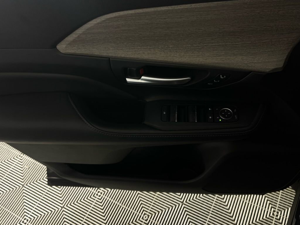 Used 2025 Toyota Grand Highlander FWD image 23