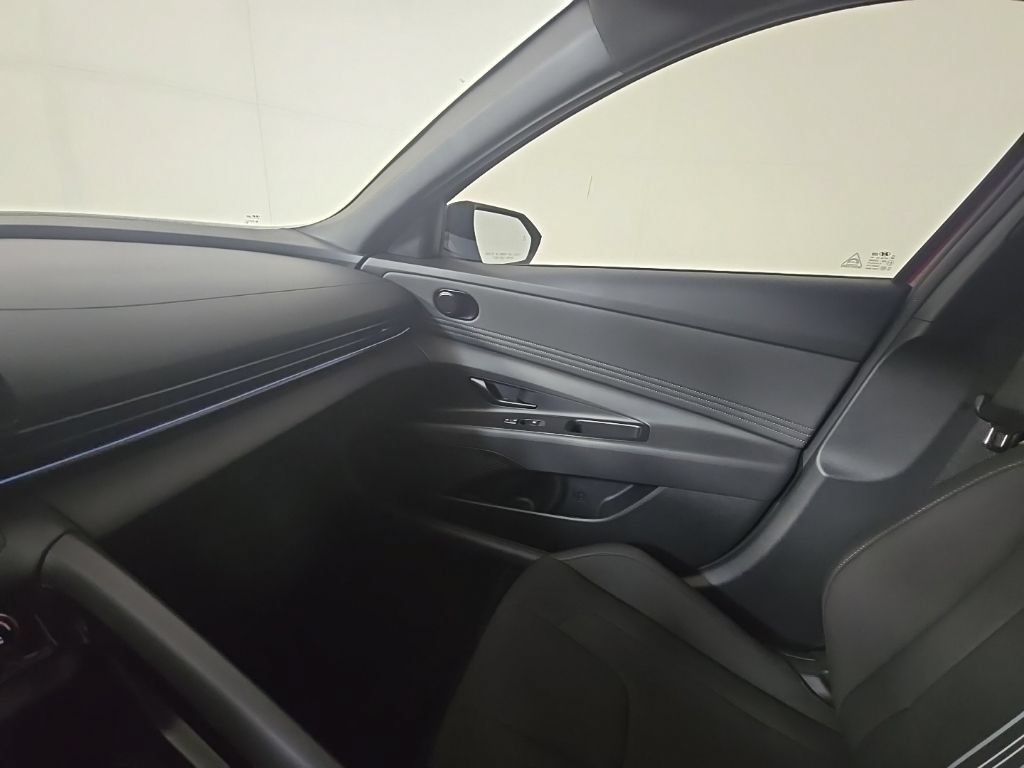 New 2025 Hyundai Elantra SEL FWD image 24