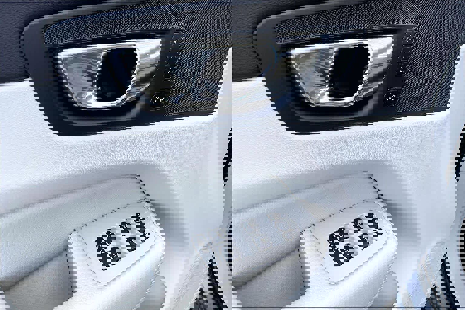 Used 2020 Volvo XC60 T6 Momentum image 31