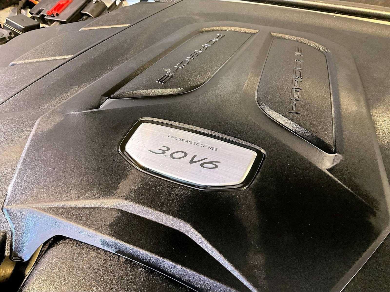 Certified 2023 Porsche Cayenne Coupe AWD/4WD image 33
