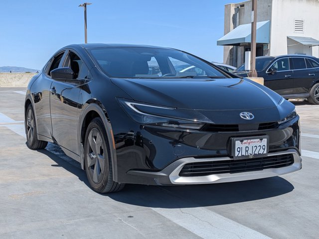Used 2024 Toyota Prius Prime SE image 3
