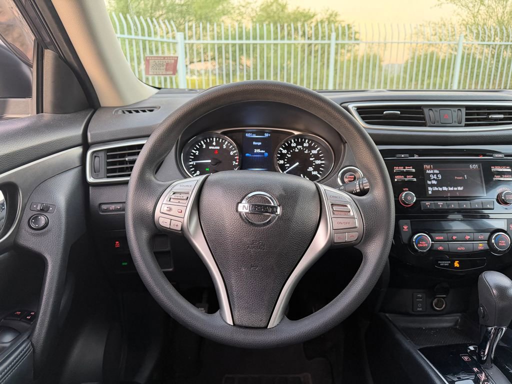 Used 2016 Nissan Rogue SV image 10