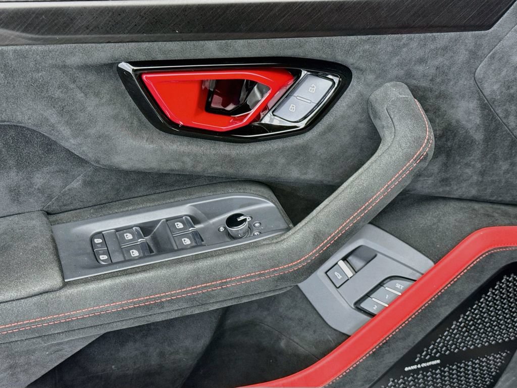 Used 2023 Lamborghini Urus Performante AWD/4WD image 22
