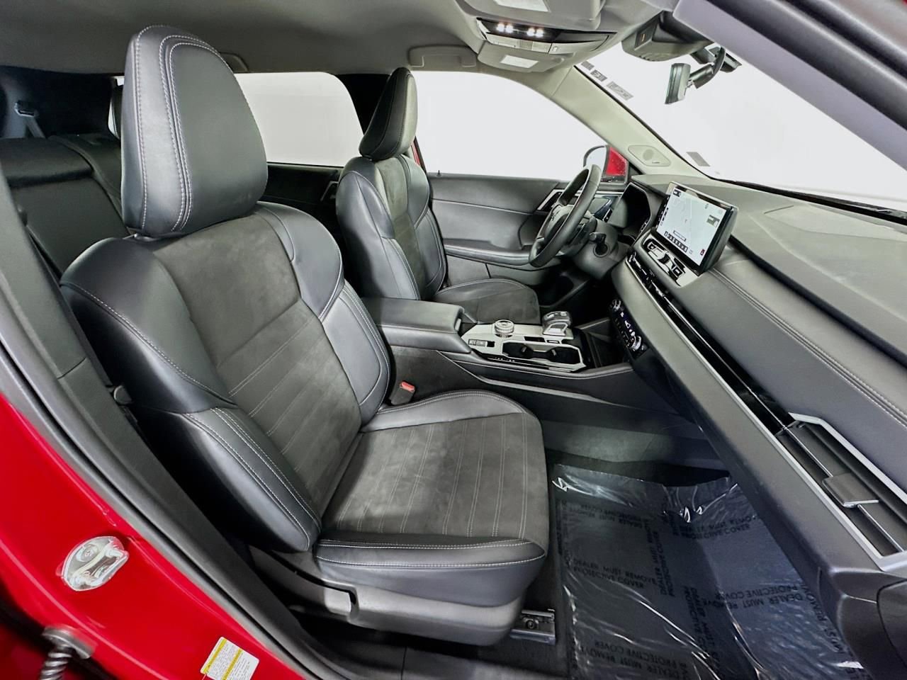 Used 2025 Mitsubishi Outlander SE image 31