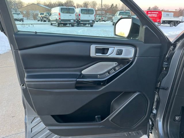 Used 2022 Ford Explorer Platinum w/ Equipment Group 601A image 12