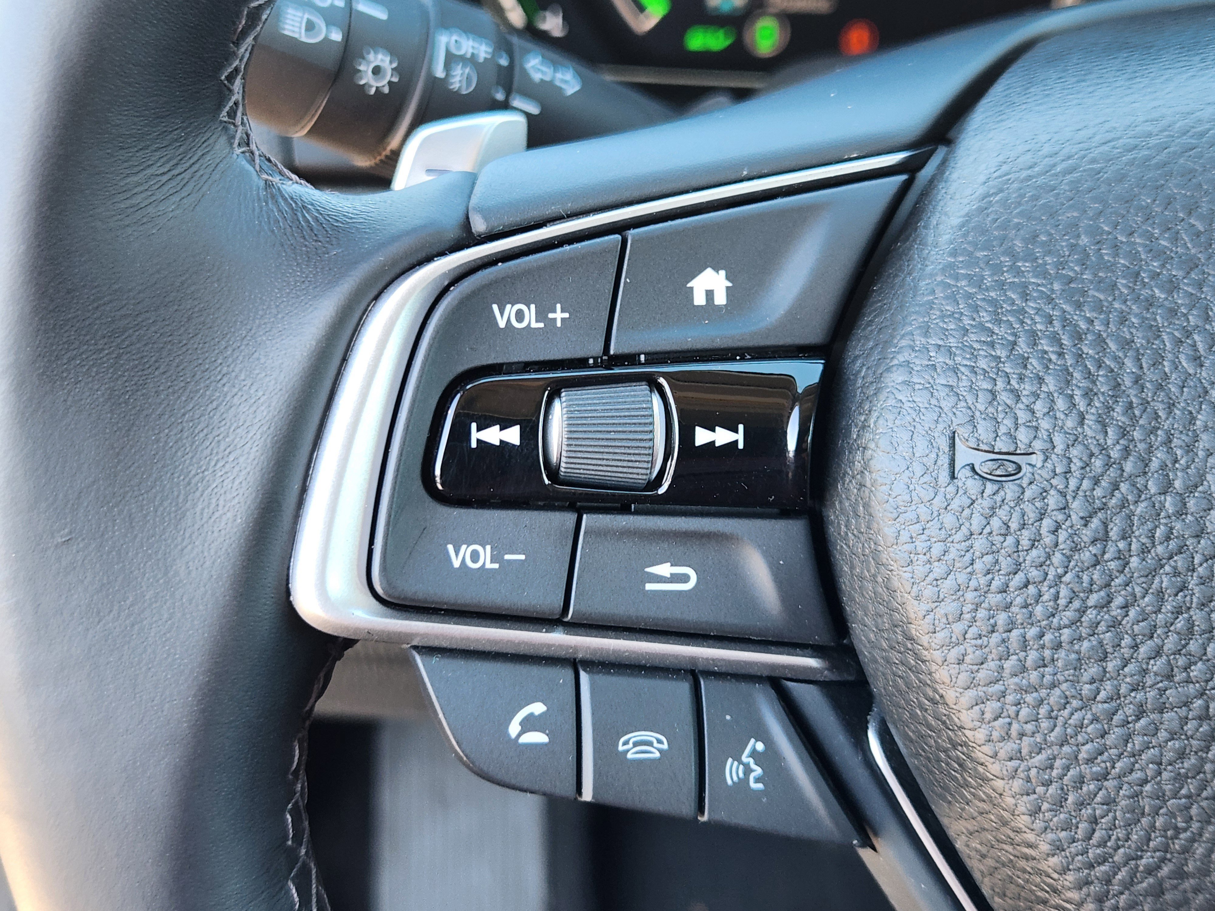 Used 2018 Honda Accord Touring image 24