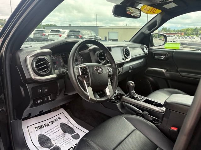 Used 2022 Toyota Tacoma Limited AWD/4WD image 3