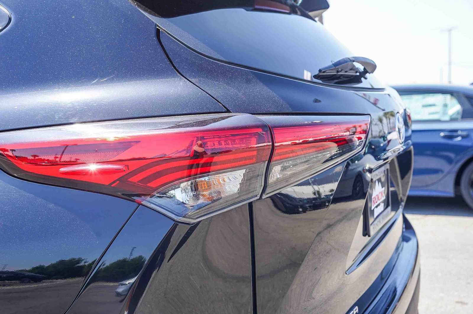 Used 2021 Toyota Highlander XLE image 7