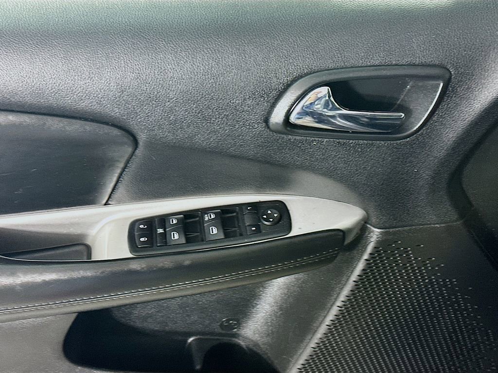 Used 2018 Dodge Journey SE image 23