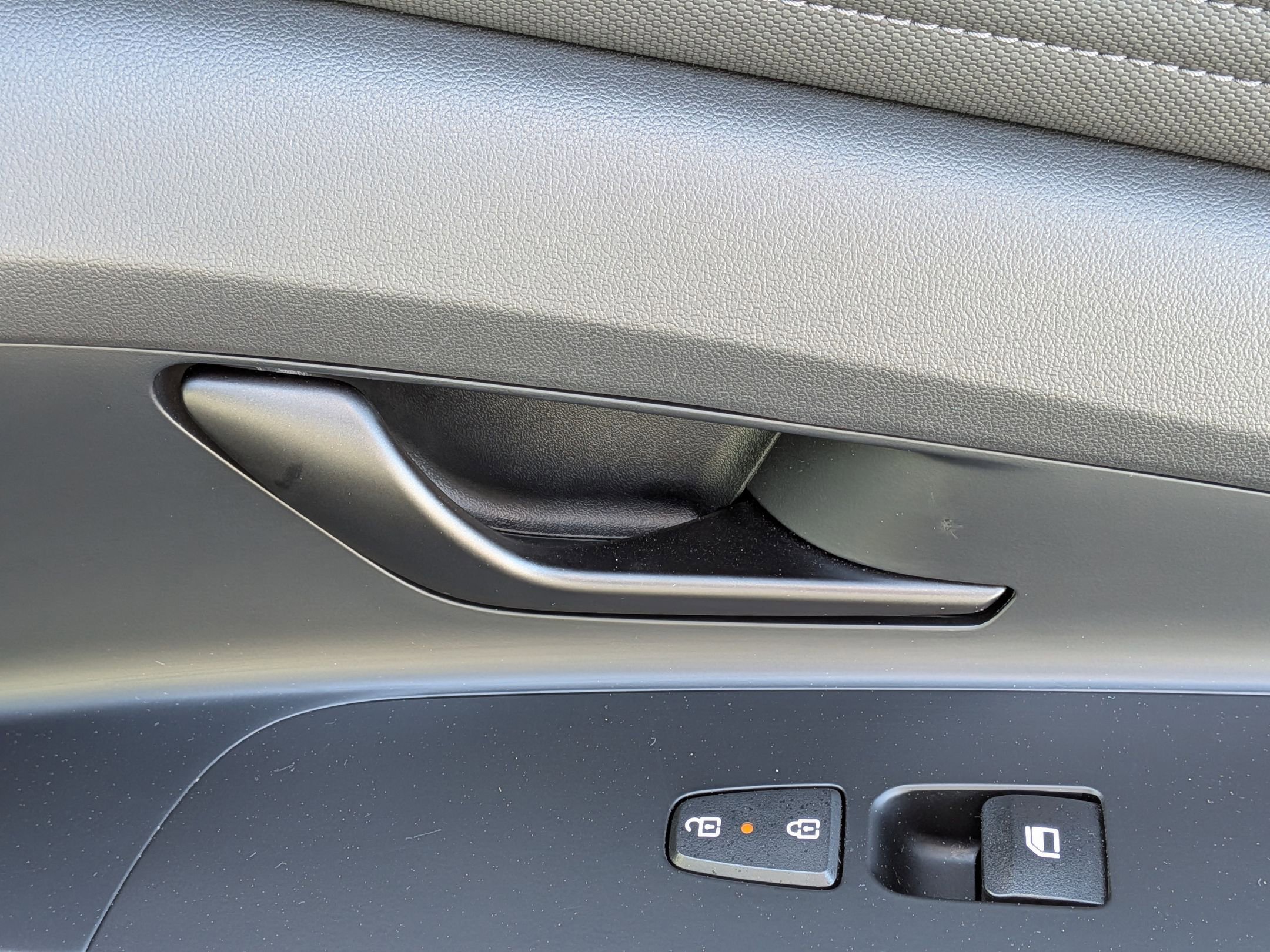 Used 2025 Hyundai Elantra Limited image 35