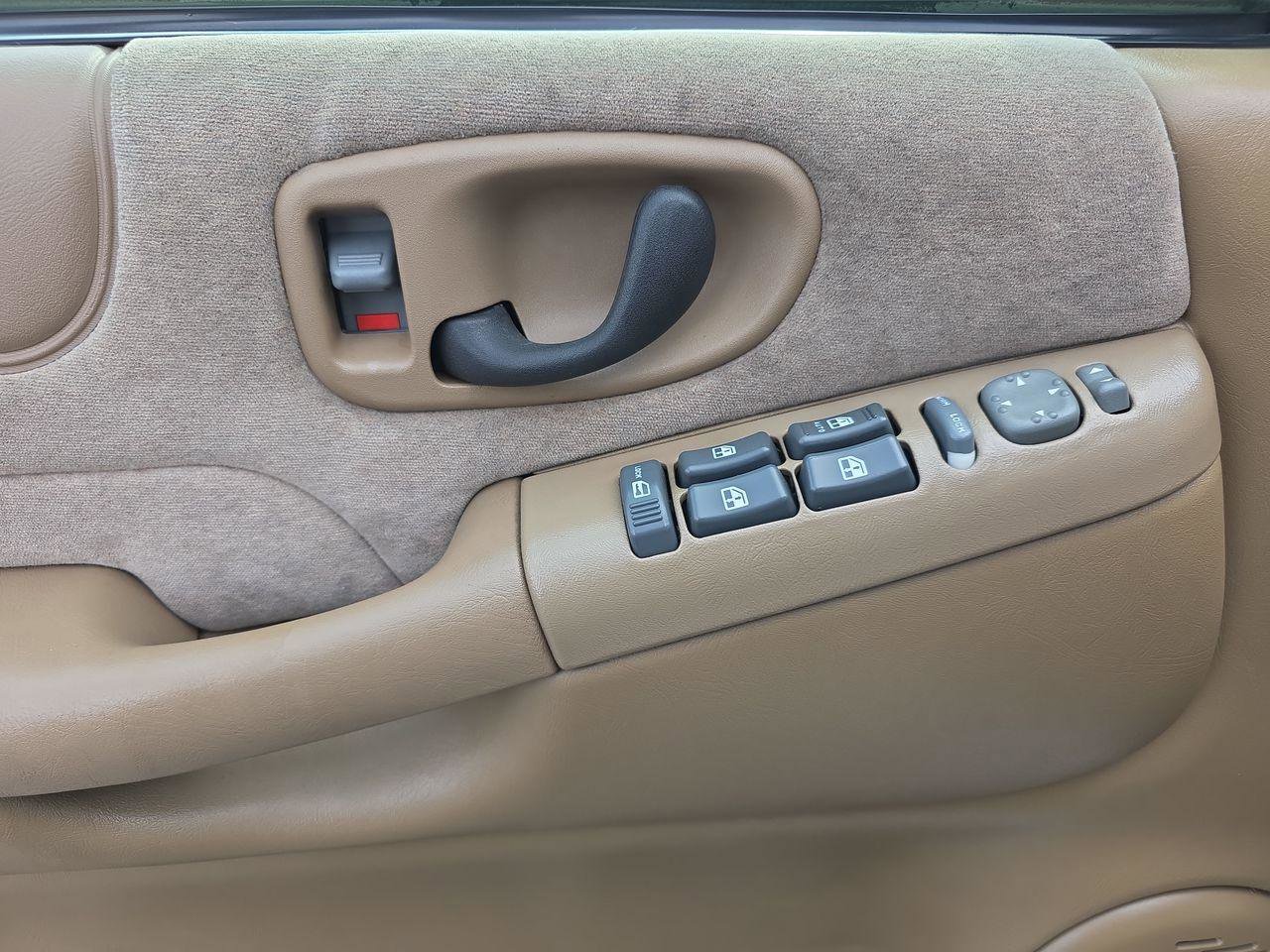 Used 2002 Chevrolet Blazer LS w/ Preferred Equipment Group image 5