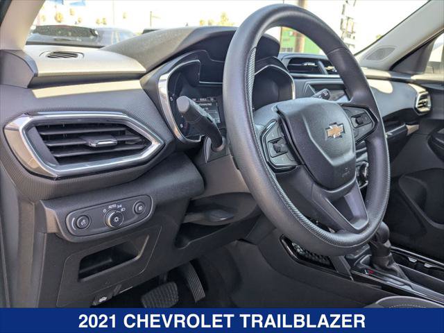 Used 2021 Chevrolet TrailBlazer LT FWD image 12