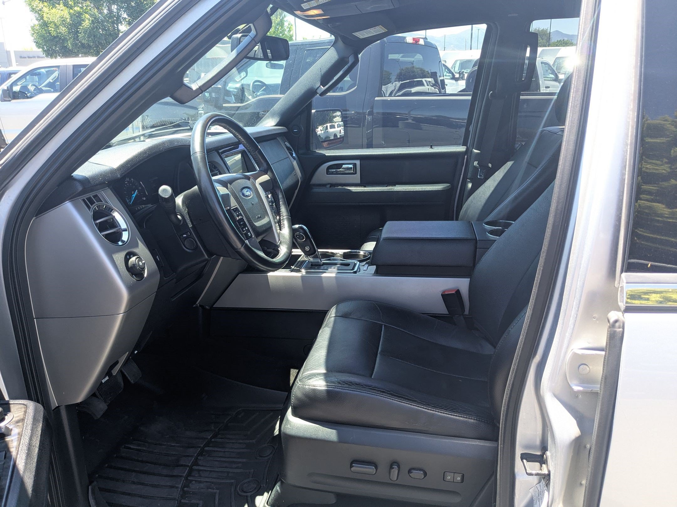 Used 2016 Ford Expedition Limited AWD/4WD image 27