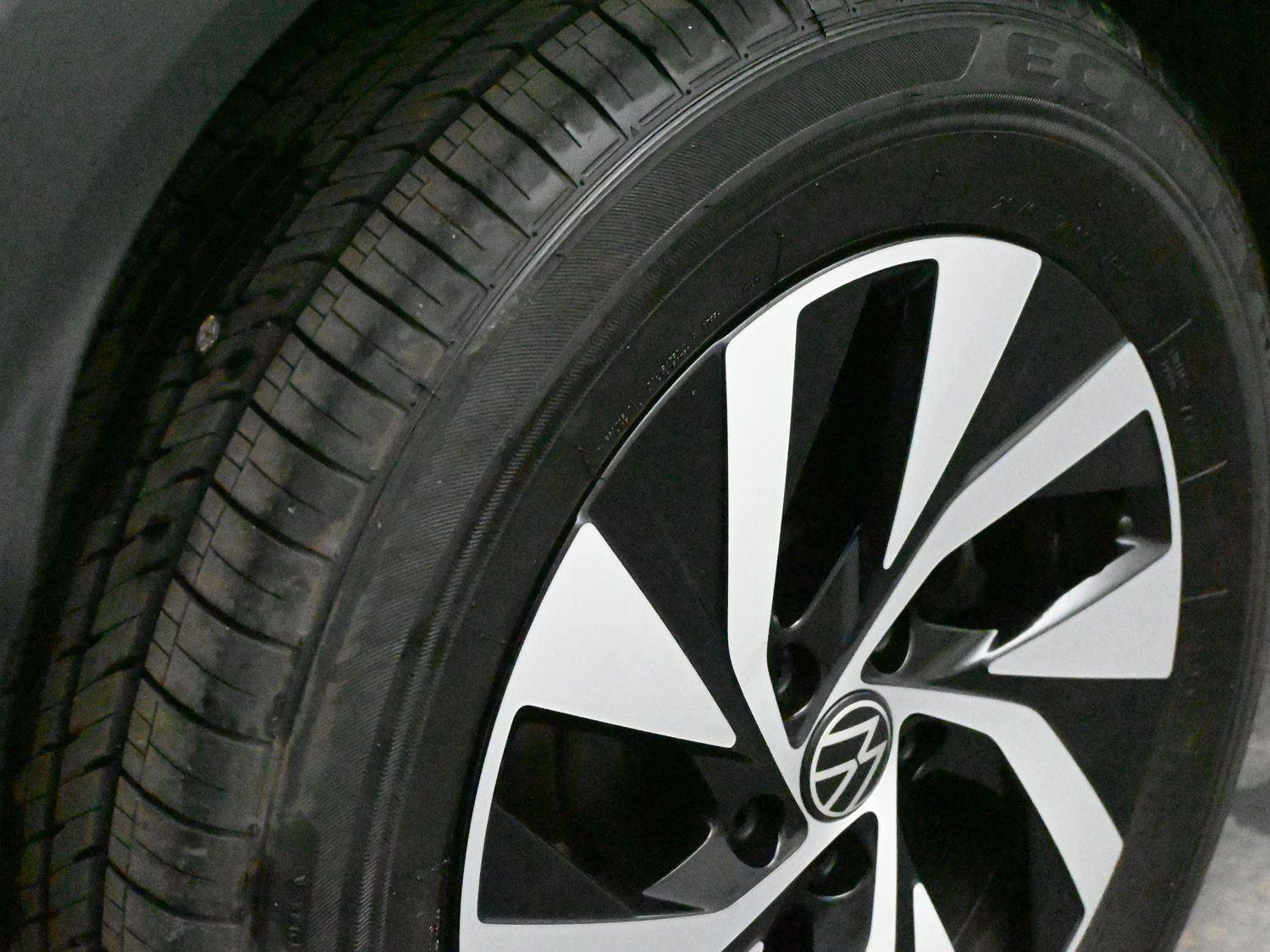 Certified 2025 Volkswagen Tiguan S image 14