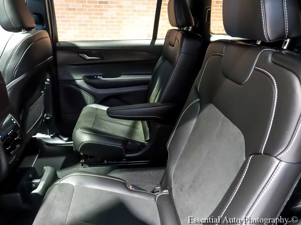 Used 2025 Jeep Grand Cherokee L Altitude AWD/4WD image 15