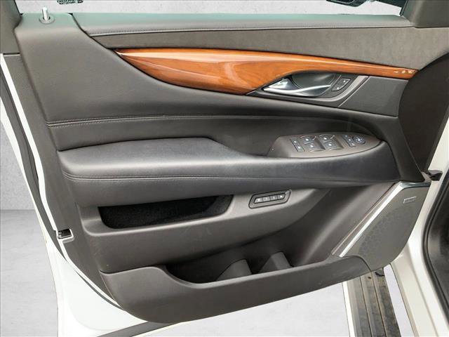 Used 2017 Cadillac Escalade Premium Luxury image 12