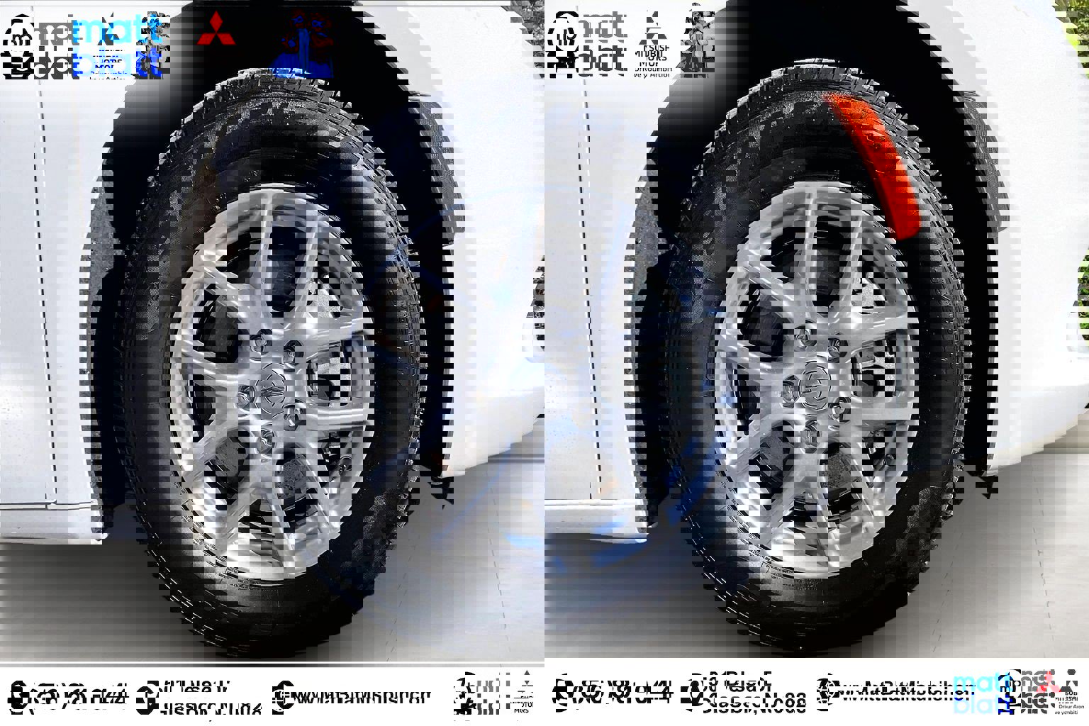 Used 2023 Chrysler Voyager LX image 10