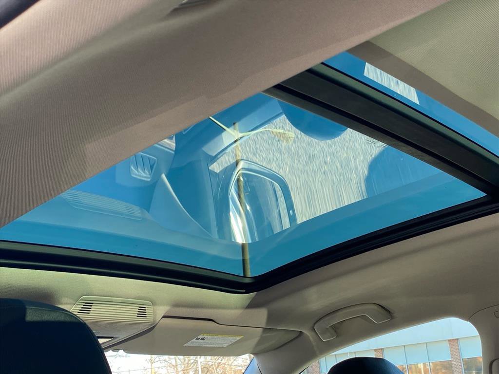 Certified 2024 Volkswagen Atlas SEL Premium R-Line image 23