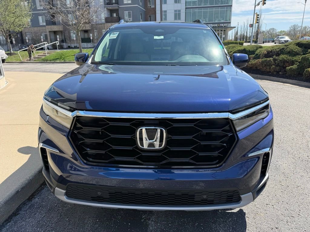 Used 2025 Honda Pilot Touring image 12
